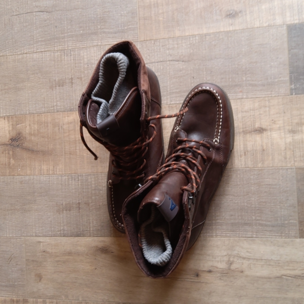 Boots - Picture 3 of 4